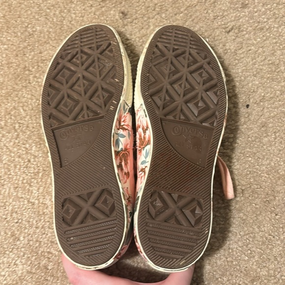 pink floral converse - Picture 4 of 6